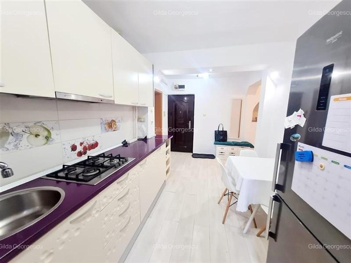 Apartament decomandat, suprafata generoasa, cu boxa si loc de parcare, Racadau - 1