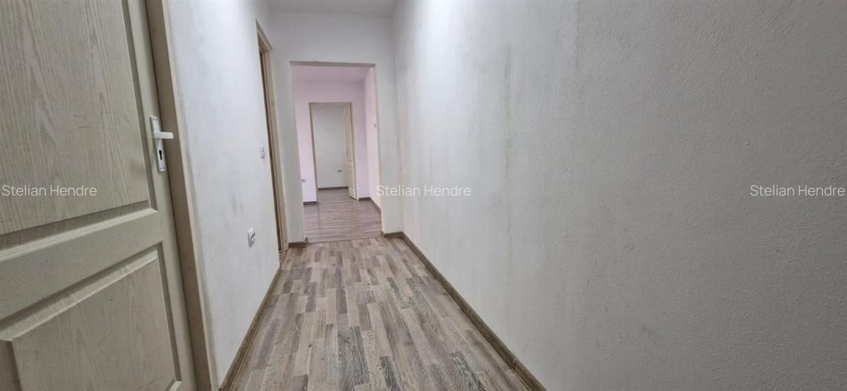Apartament cu 3 camere semidecomandat în Central - 2