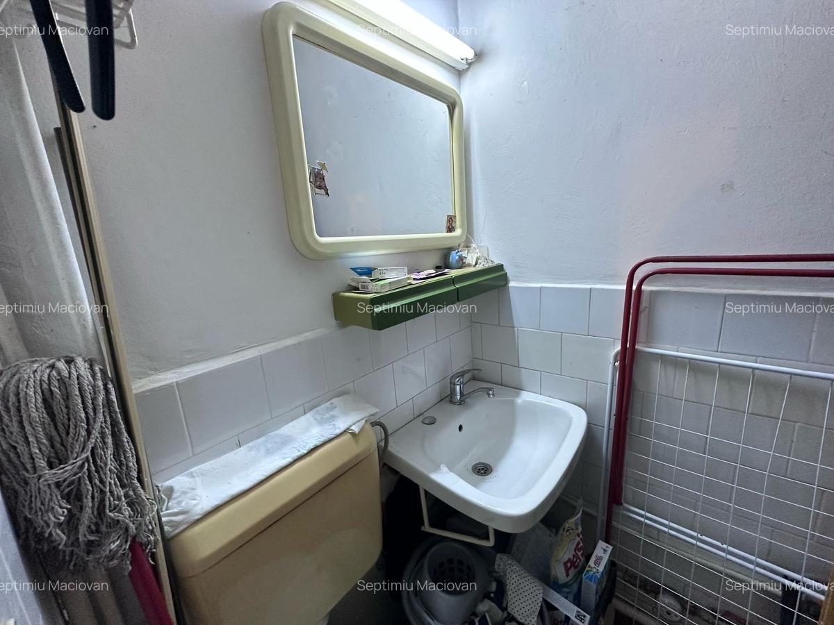 Apartament cu 3 camere decomandat în Girocului - 9