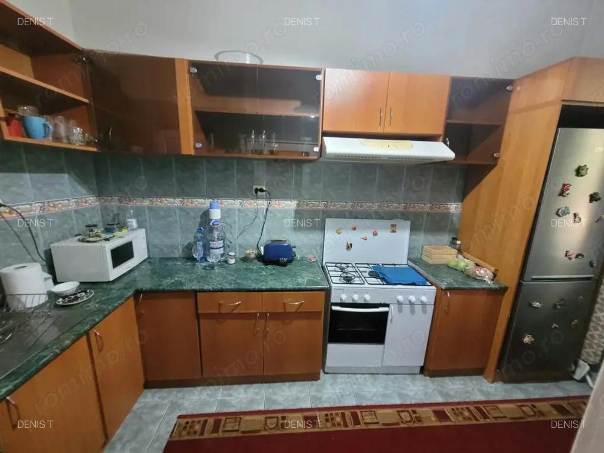 Apartament de vanzare 3 camere, Zona centrala - 8