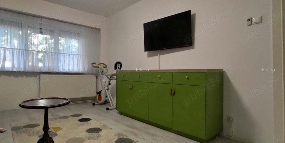 Inchiriez apartament zona centrala cu loc de parcare - 2