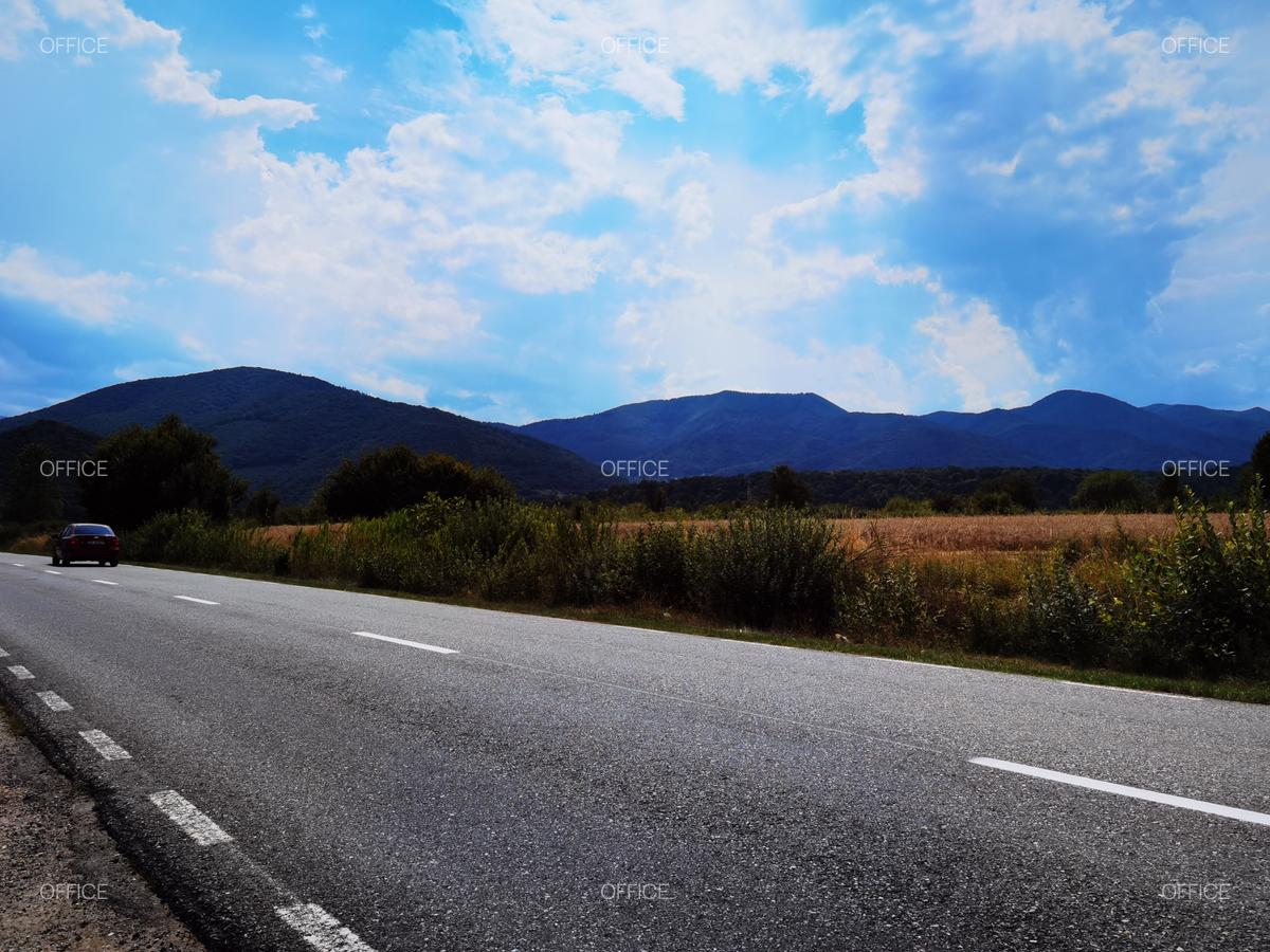 Teren intravilan cu acces asfaltat, situat între Săliște și Sibiel, la 300 m de - 1