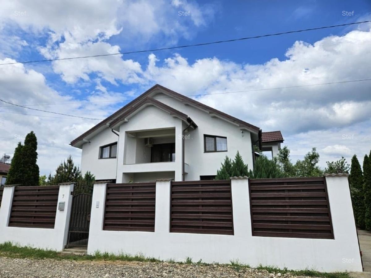 Casă individuală cu 5 camere în Central - 1
