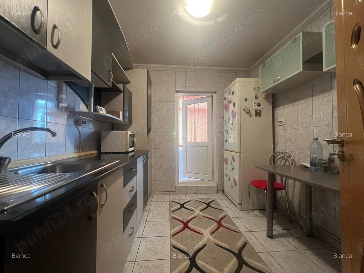 Direct proprietar vand apartament 2 camere, decomandat - zona PODU ROS NICOLINA - 10 Direct proprietar vand apartament 2 camere, decomandat - zona PODU ROS NICOLINA - 10