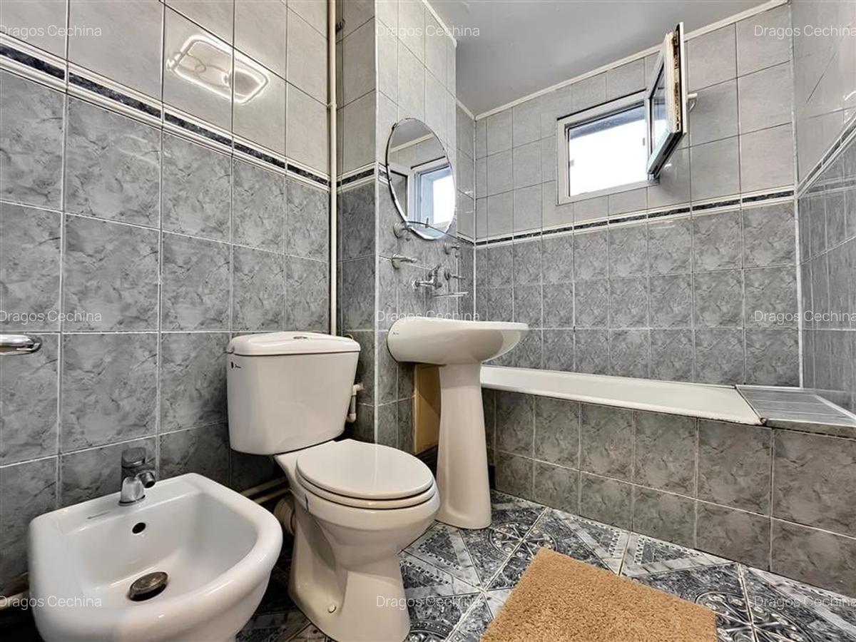 Apartament Decomandat cu 3 Camere si Parcare in Tractorul - 9