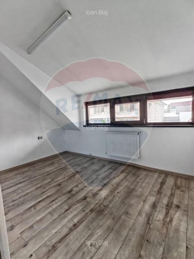 Apartament cu 4 camere de vanzare in zona Bartolomeu - 19