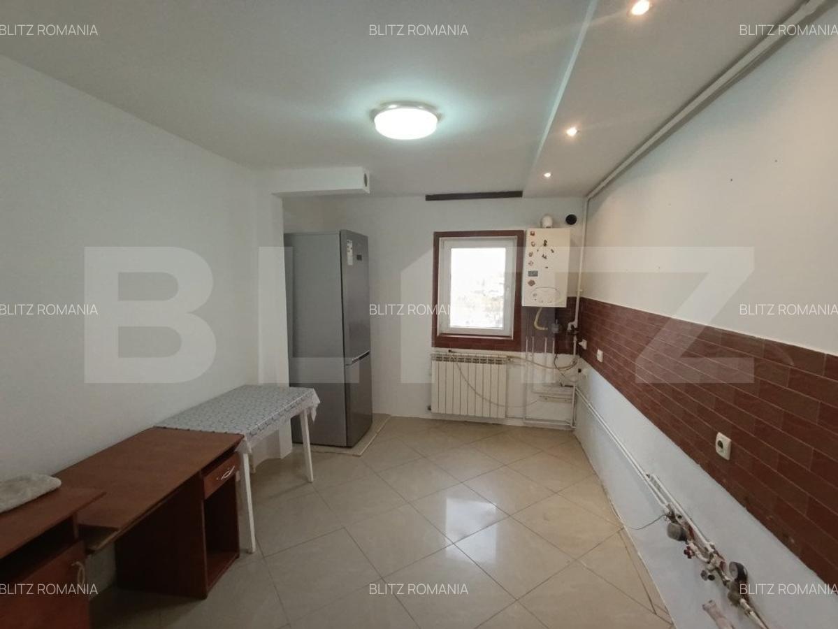 Apartament spatios  - 4 camere, 2 bai, 2 balcoane, loc de parcare - 2