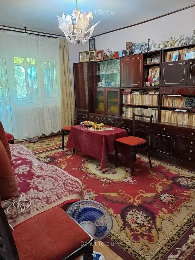 Vand schimb cu 1, 2 cam. parter - apartament 4 cam, et.3, ultracentral Bucecea, 68.900 euro neg. - 5