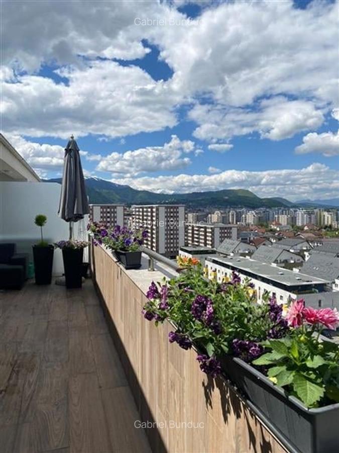 Apartament cu 3 camere decomandat, mobilat în Tractorul - 18