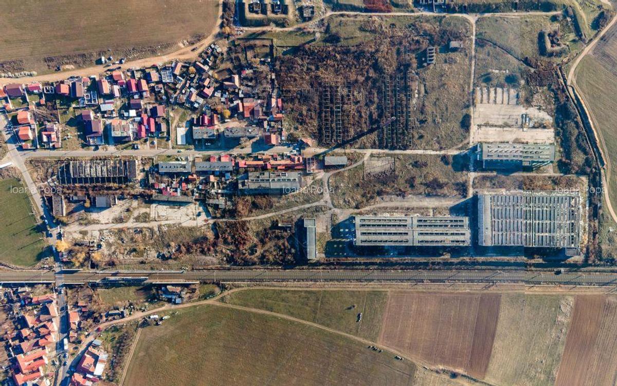 Teren industrial 13.5 ha cu constructii fosta uzina mecanica - 2 Teren industrial 13.5 ha cu constructii fosta uzina mecanica - 2