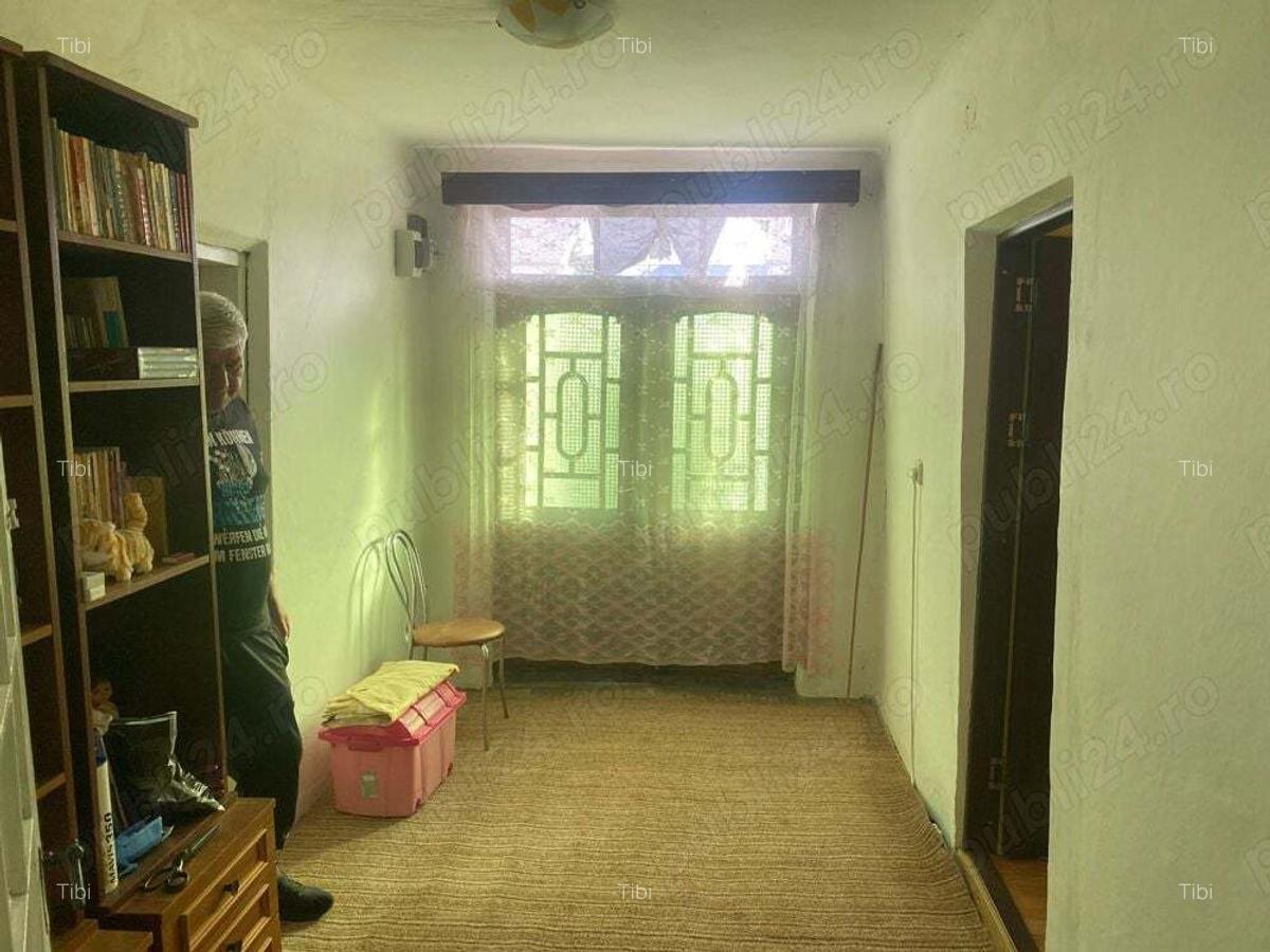 Vand casa locuibila la strada principala - 4