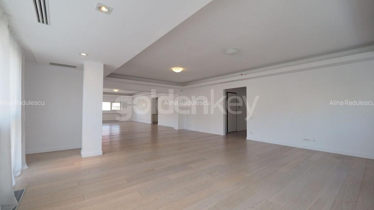Apartament cu 6 camere decomandat în Herăstrău - 4