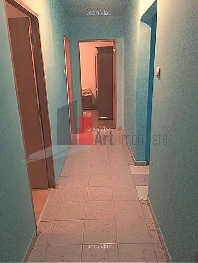 Apartament cu 4 camere decomandat în Titan - 8