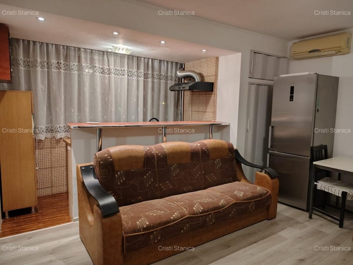 Eroii Revolutiei, doua minute metrou - 5