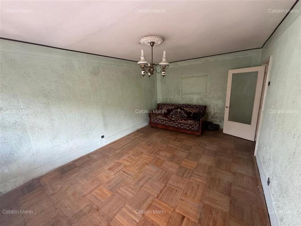 Ap 3 cam zona Longinescu-Gara,et 1/3,75 mp utili,an 1988, necesita renovare - 2