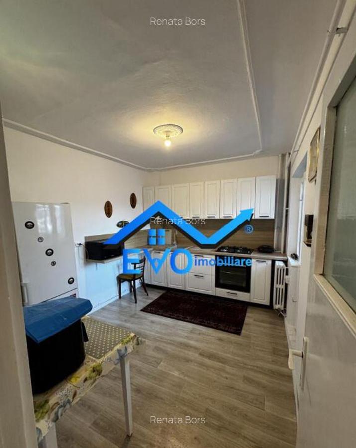 Apartament cu 3 camere, decomandat, doua bai, etajul 2, zona - 2