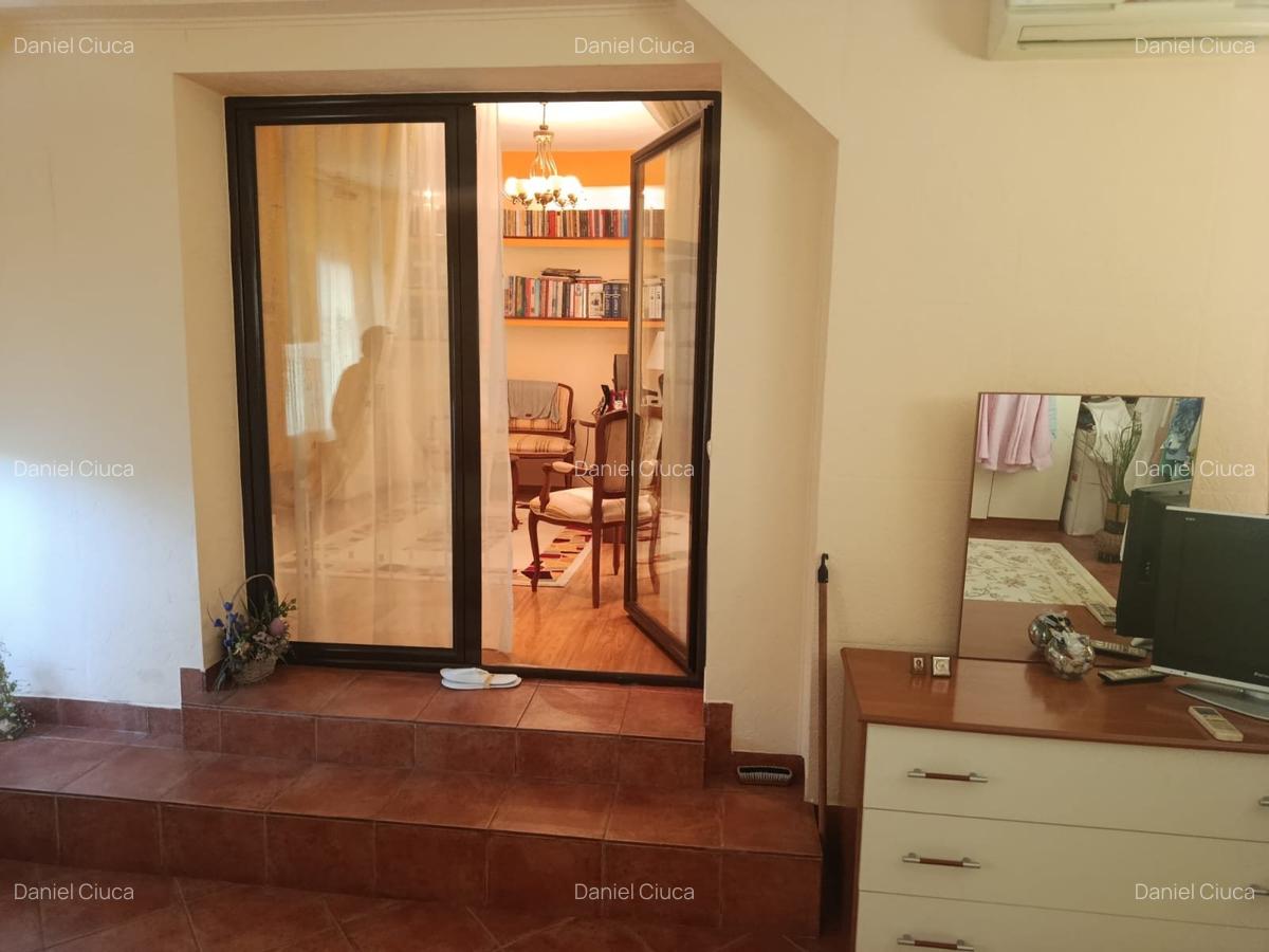 Casă cu 4 camere în Bucureștii Noi - 13