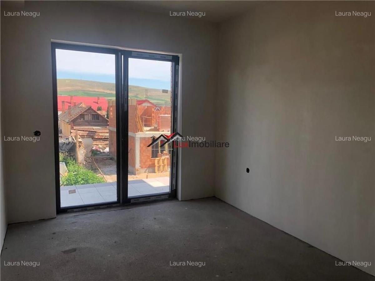 Duplex 4 camere, 120 mp utili,teren liber intre 50 si 150 mp. Zona foarte buna d - 11