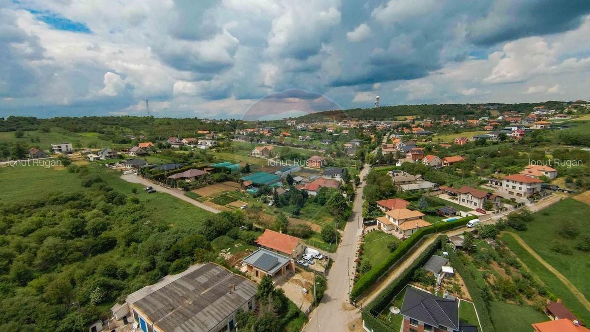 Teren intravilan 1 210 mp, dublu front, de vanzare, Strada Izvorului - 9