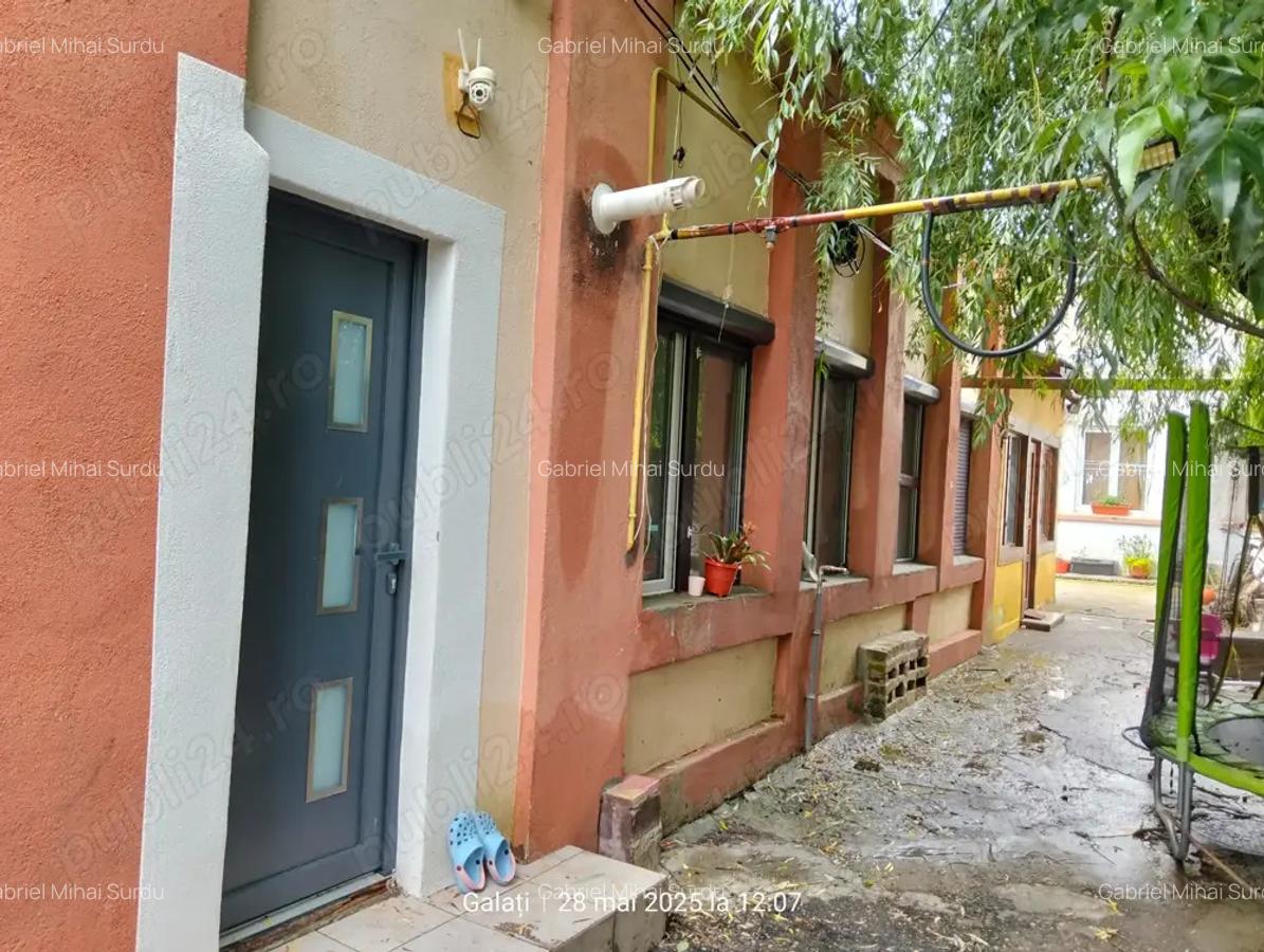 Vand casa in centrul ora?ului Gala?i curte comuna - 1