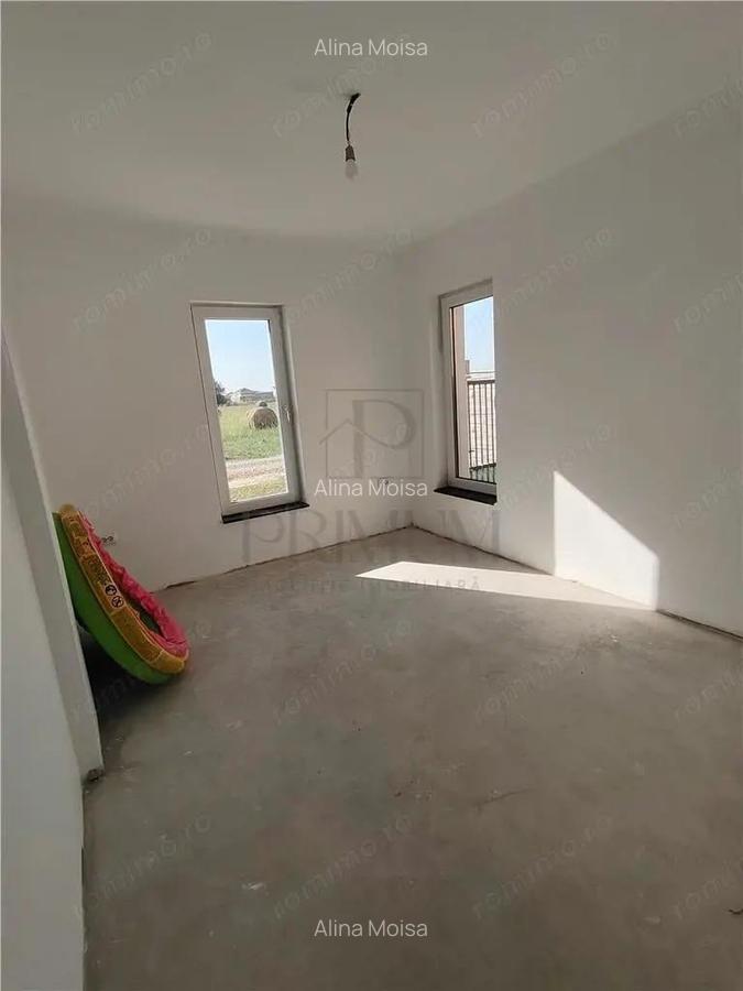 Duplex 5 camere - 2 dormitoare la parter - bucatarie inchisa - 4