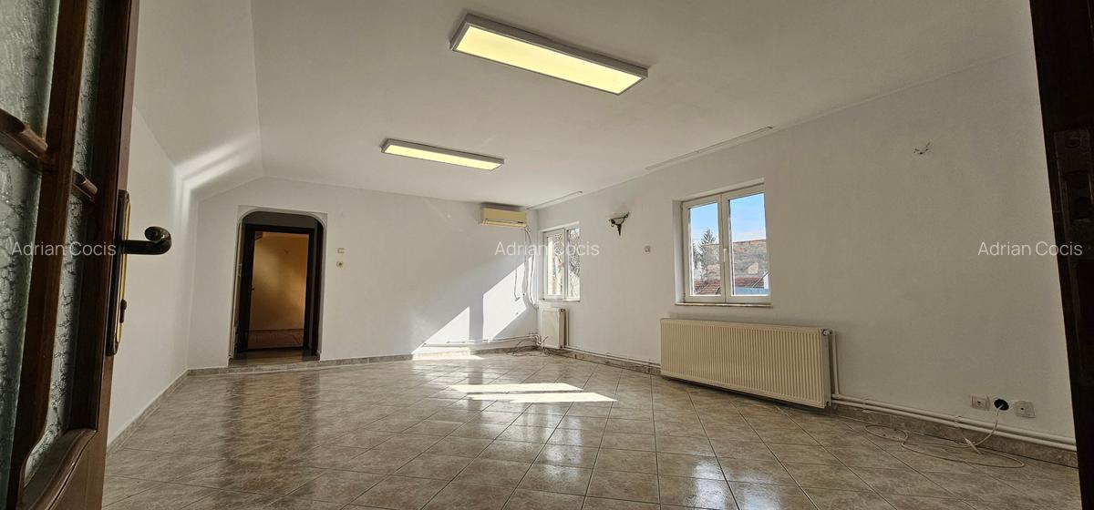 Apartament cu 4 camere semidecomandat în Brașovul Vechi - 1