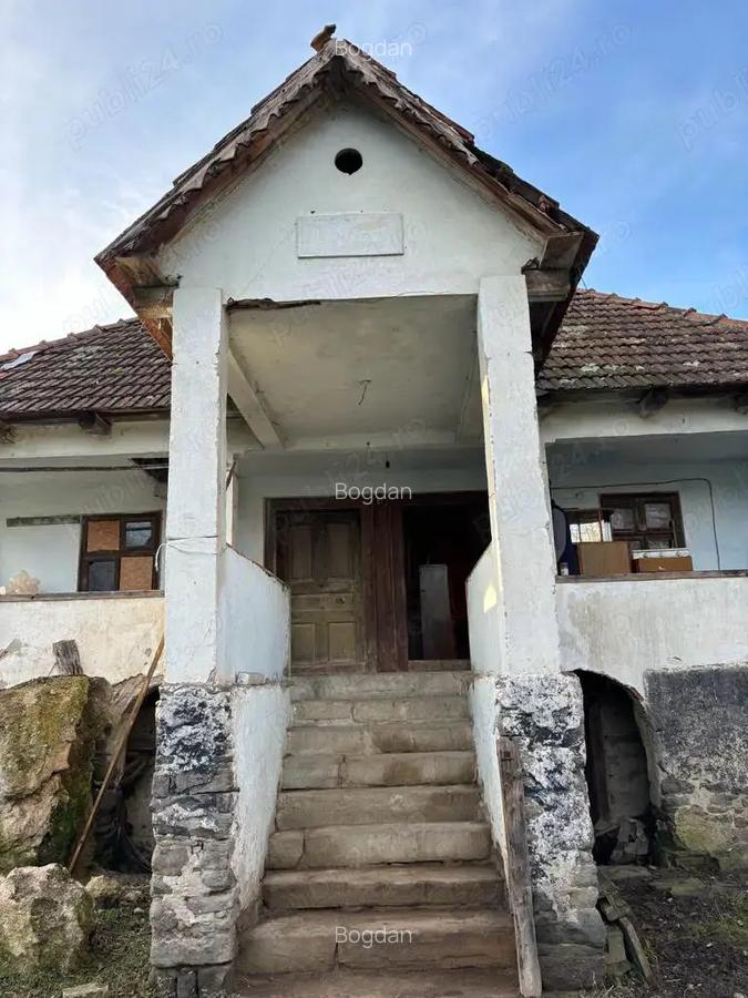 Casa, curte ?i gradina in Densu? - 2