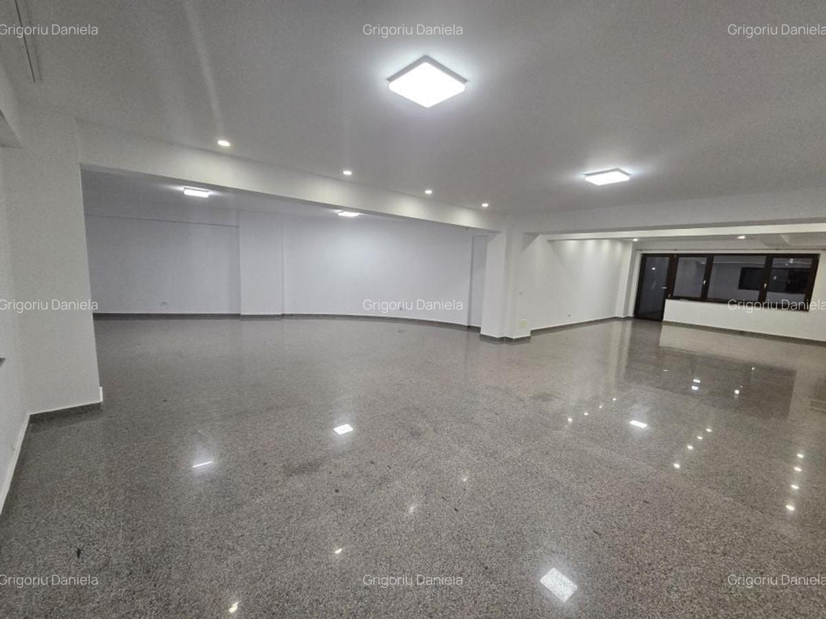 Spatiu comercial, Damaroaia/ Petrom City, terasa 37mp+boxa+2locuri par - 2