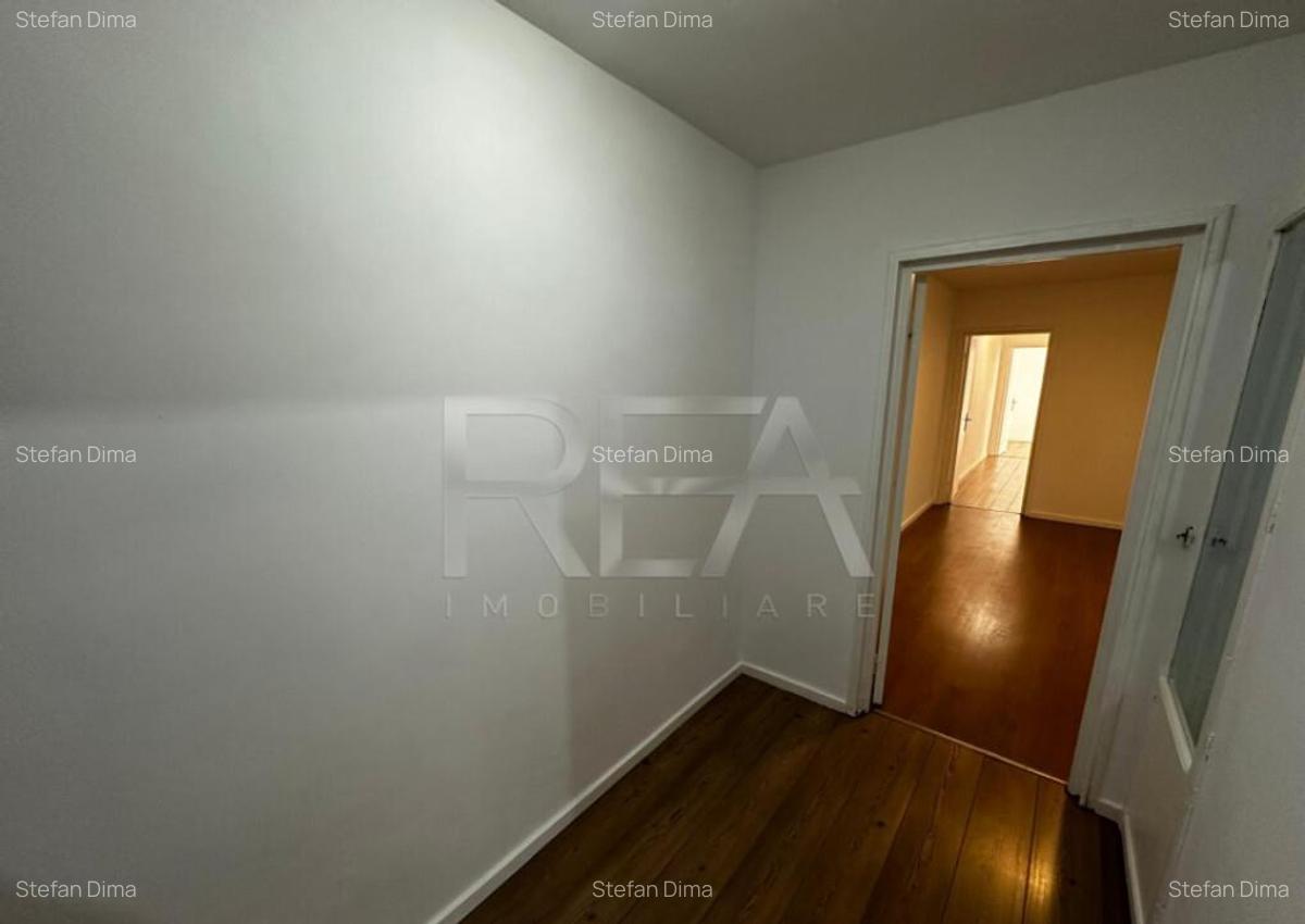 Apartament 3 Camere , Etajul 2 , Zona Alexandru Obregia - 11