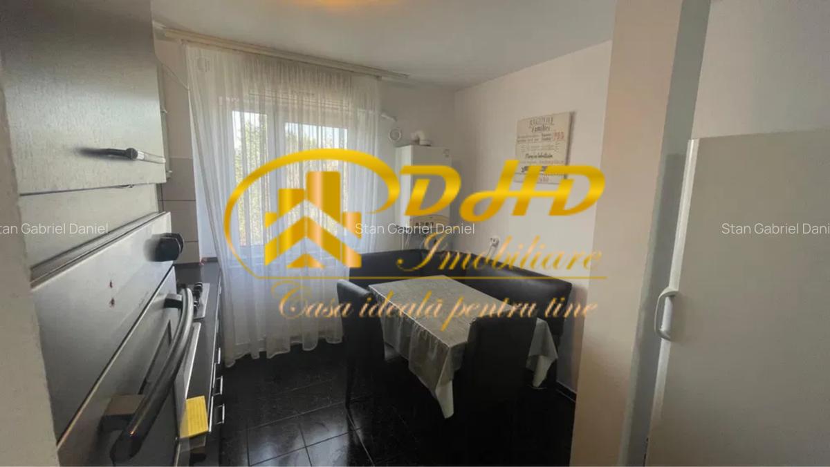 Inchiriez apartament cu 3 camere decomandat Podu Roș - 1