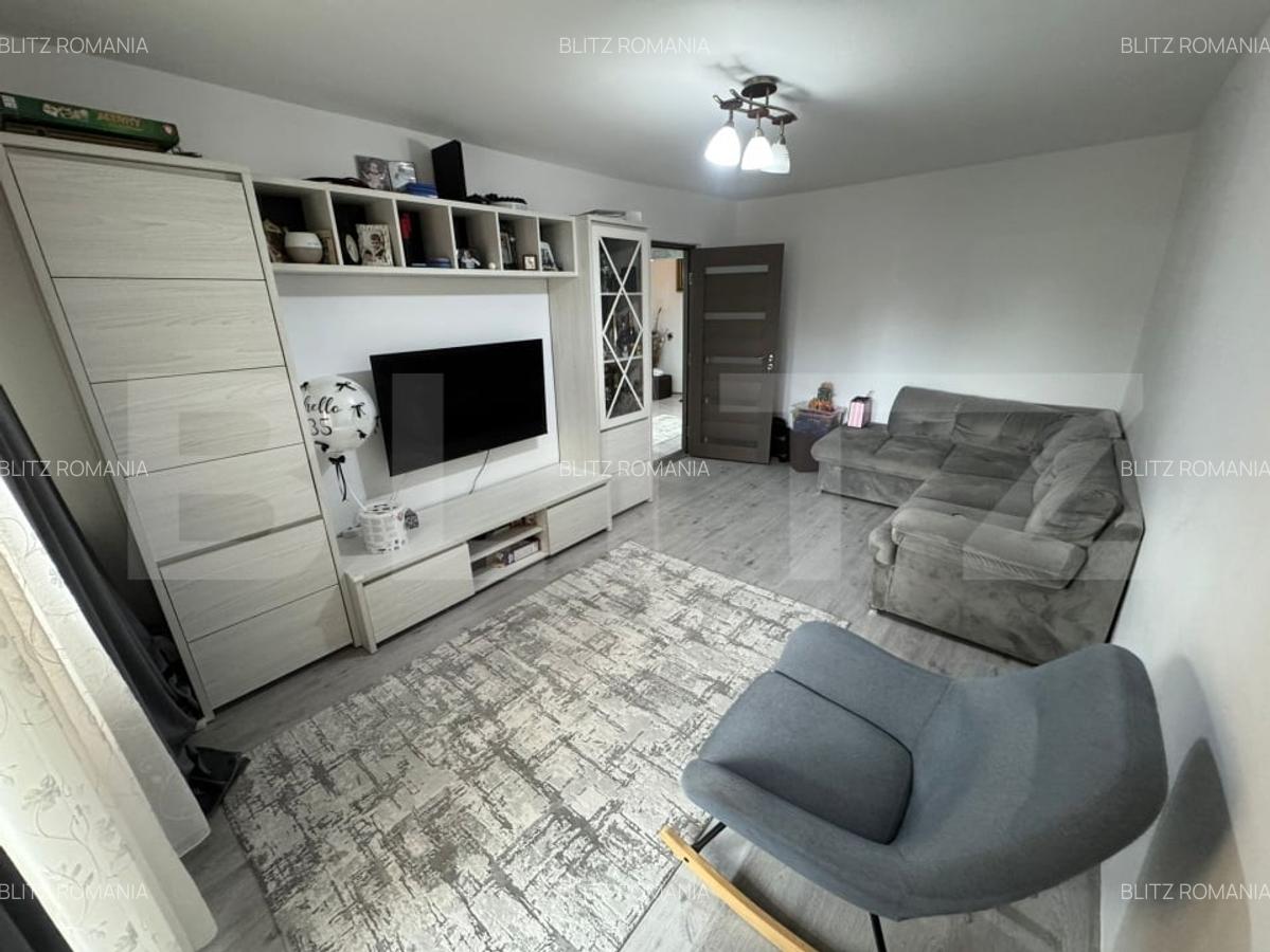 Apartament cu 3 camere, decomandat, etaj 1/4 - Ștefan cel Mare - 1