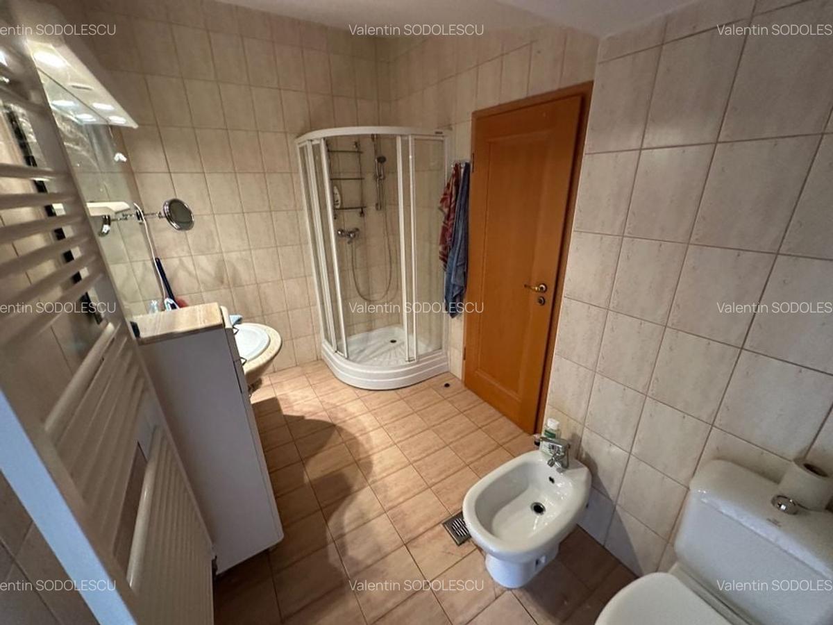 Casă / Vilă cu 6 camere în zona  Calea Aradului - 46