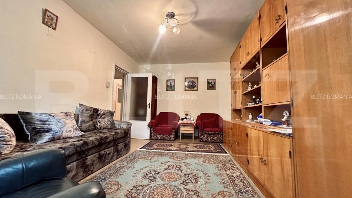 Apartament de vanzare,  decomandat cu 3 camere, zona Dacia - 3