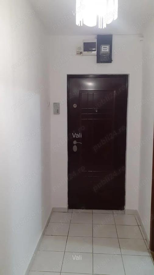 Particular ofer spre inchiriere ap 3 camere, str.Independentei - 8