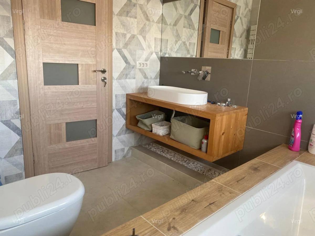 Apartament spatios de vanzare 3 camere Palazu Mare - 8