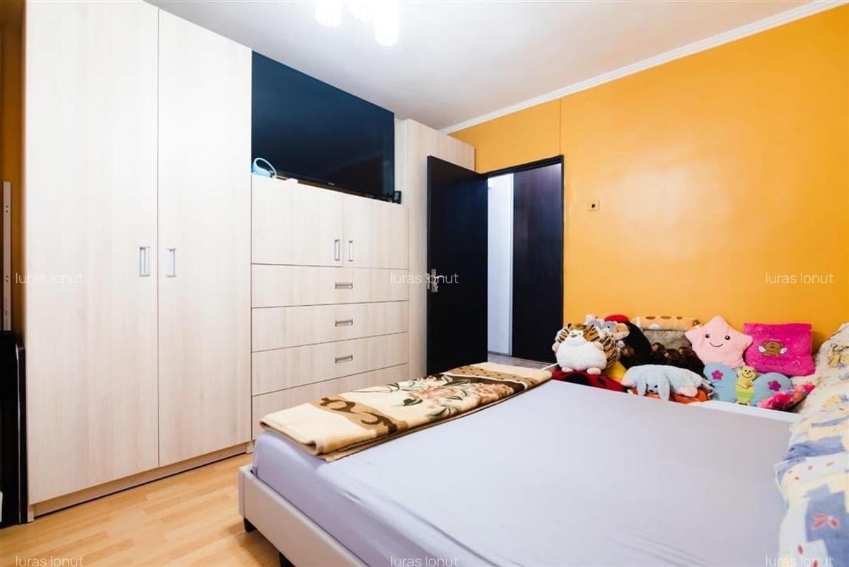 Apartament cu 4 camere decomandat în Decebal - 4