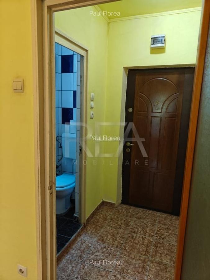 Garsoniera la aproximativ 12 minute distanta de statia de metrou Dristor 1 - 7