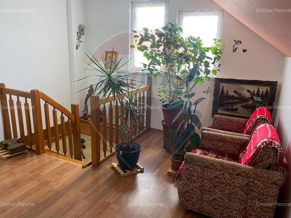 Apartament cu 3 camere de vanzare in Codlea - 12