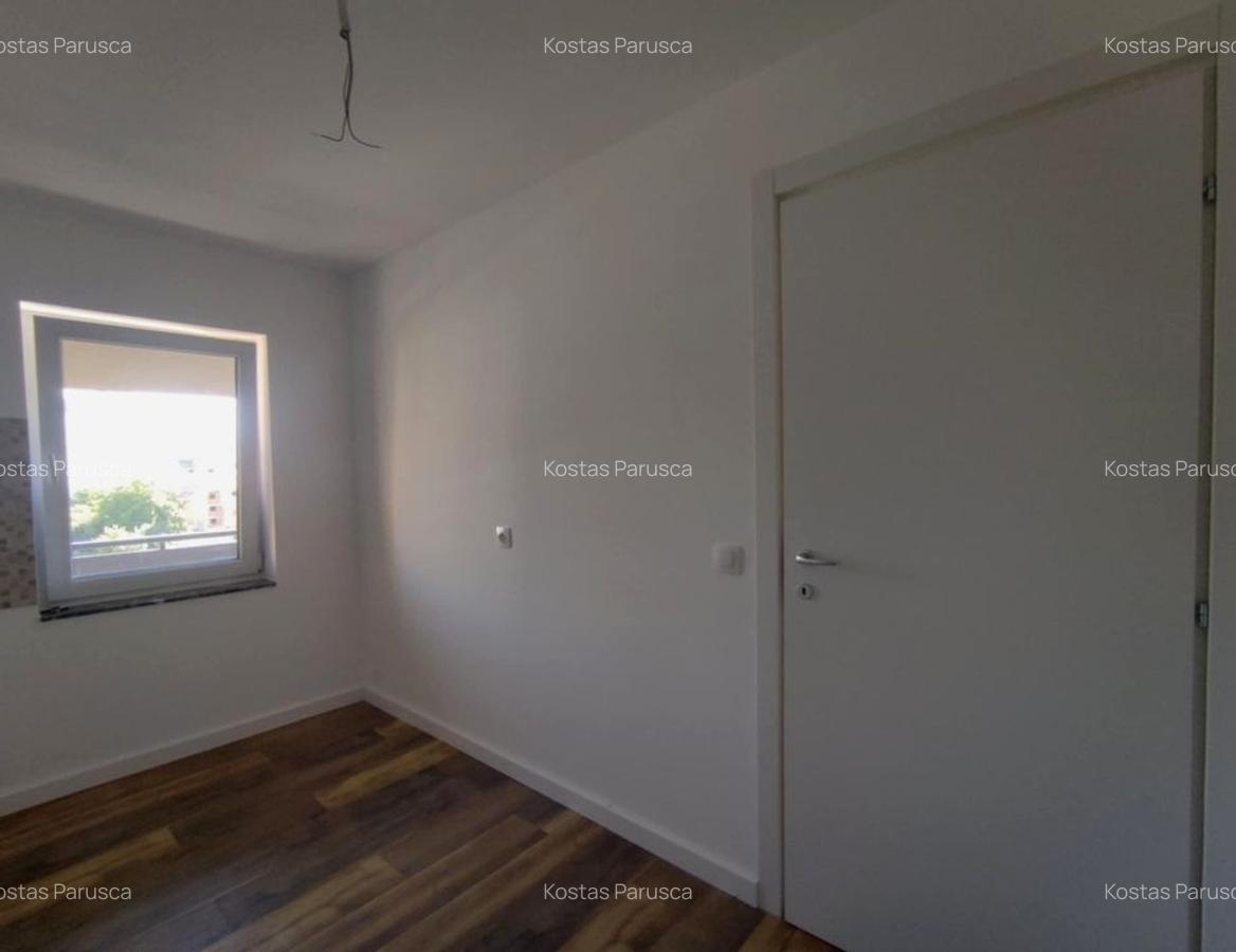 Apartament cu 2 camere decomandat în Tractorul - 11