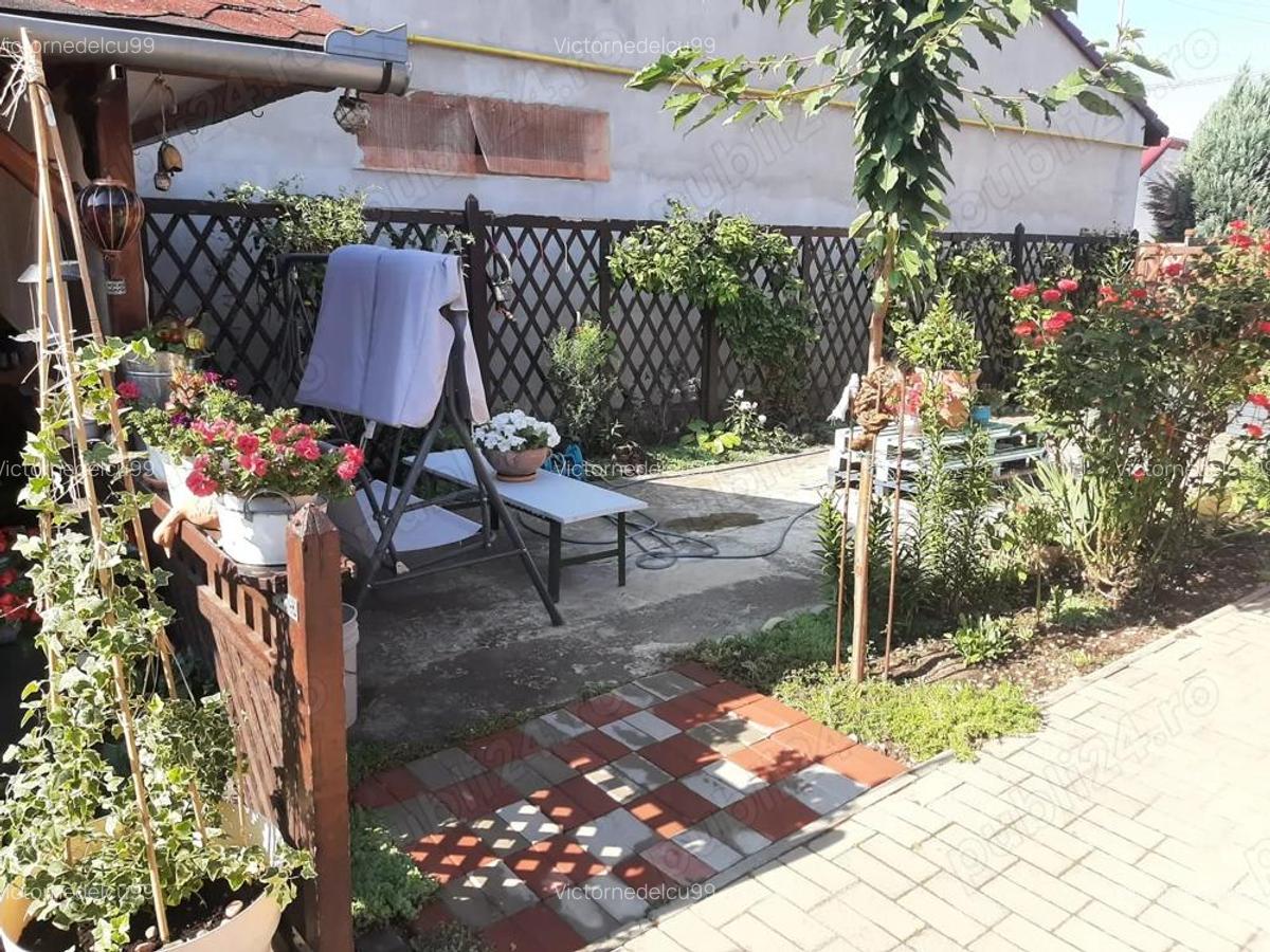 Case cu 7 camere, 2 bucatarii si 3 bai, intr-o curte cartierul Gradiste - 16