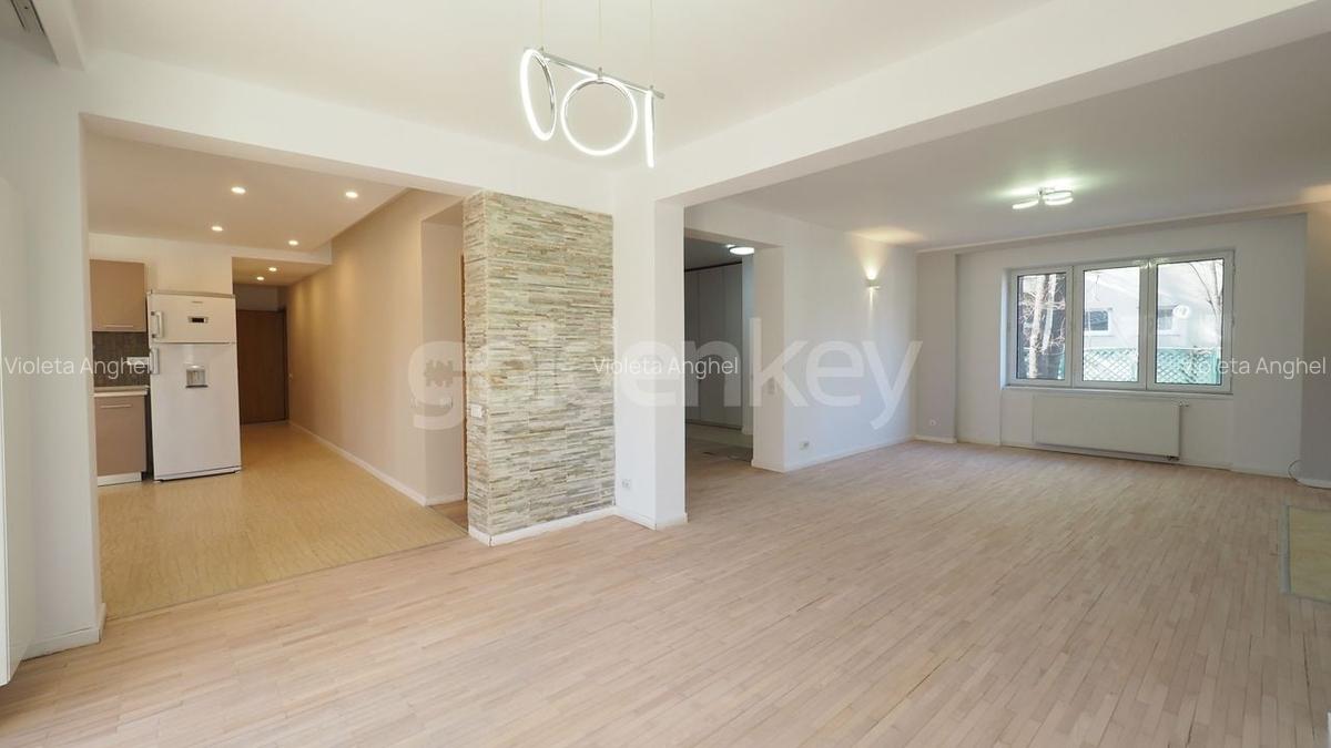 Vila cu 7 camere in complex rezidential | Cambridge School - 2