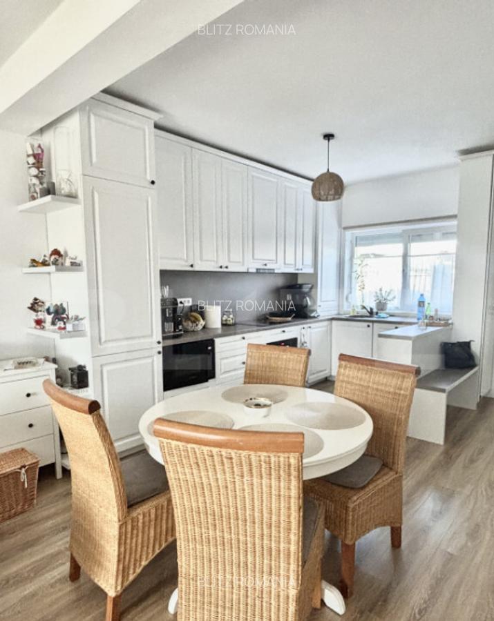 Comision Zero! Casa cocheta cu 3 camere + terasa acoperita, - 1