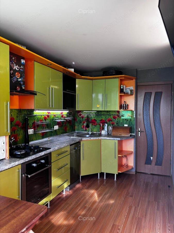 Ofer spre inchiriere apartament cu 3 camere ?tefan cel Mare - 3