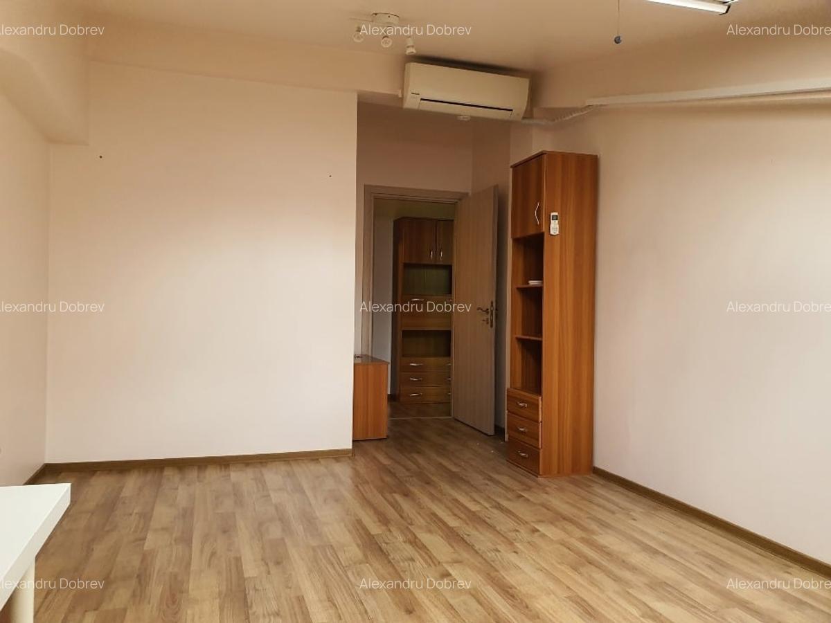 Apartament cu 5 camere decomandat în Titan - 3