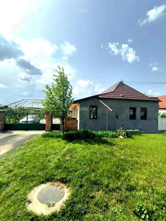 Oferim spre vanzare, casa cu 5 camere, 190 mp utili, la 25 de minute de Timisoara - 1