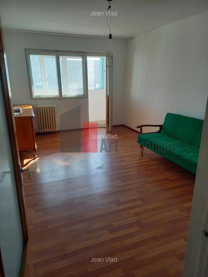 Apartament cu 3 camere semidecomandat în Titulescu - 1