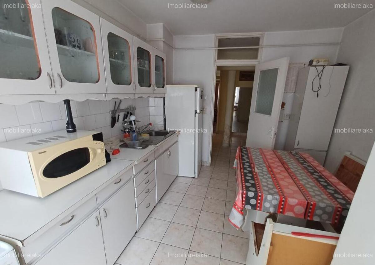 Republicii, zona Marinex, 4camere, etaj 3 - 4