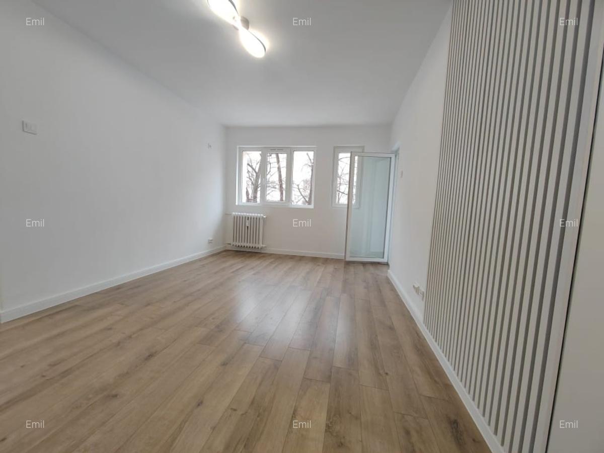 Apartament 3 camere renovat complet - etaj 1/4 - Metrou Titan - 2