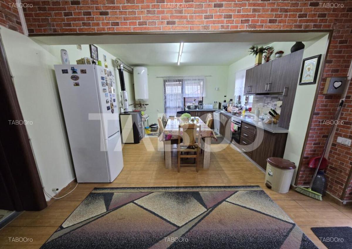 Casa de vanzare cu 6 camere 2 parcari curte libera 200 mp in - 8