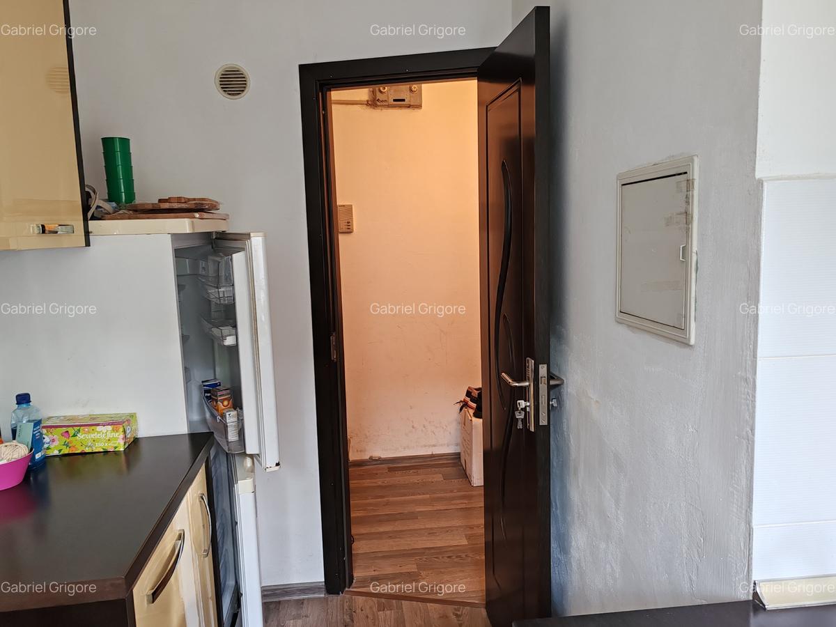 Garsonieră decomandată în Astra - 4